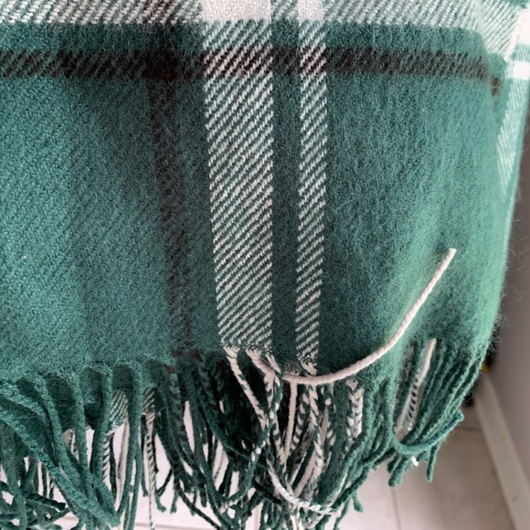 One Size Emerald Green Black Plaid Check Wrap Scarf Ruana Cover Up GREAT GIFT - Picture 4 of 5